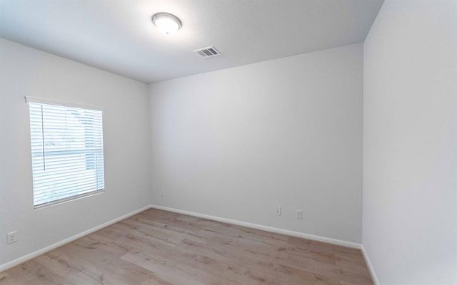 101 Copper Lily DR, Liberty Hill, TX 78642