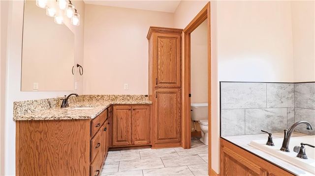 1074 NE 121st Road, Warrensburg, MO 64093