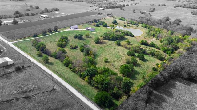 1074 NE 121st Road, Warrensburg, MO 64093