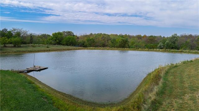 1074 NE 121st Road, Warrensburg, MO 64093