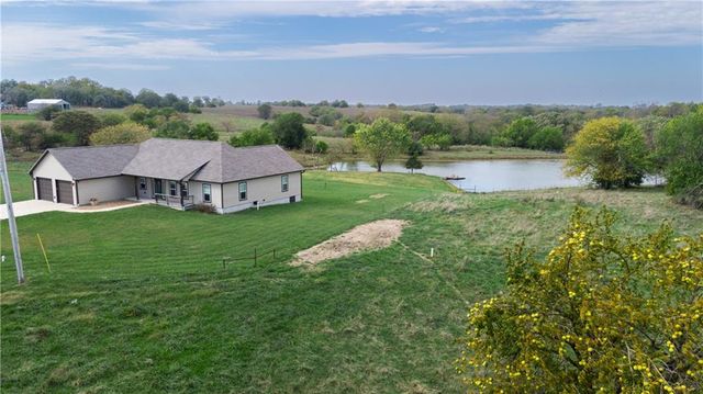 1074 NE 121st Road, Warrensburg, MO 64093
