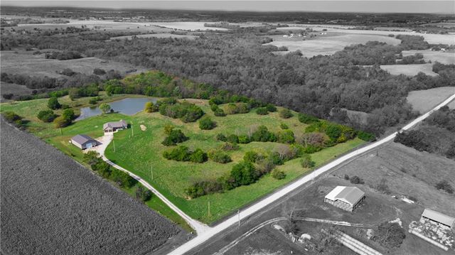 1074 NE 121st Road, Warrensburg, MO 64093