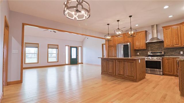 1074 NE 121st Road, Warrensburg, MO 64093