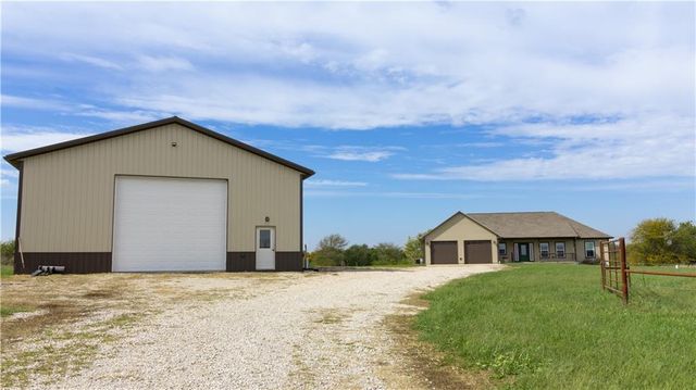 1074 NE 121st Road, Warrensburg, MO 64093