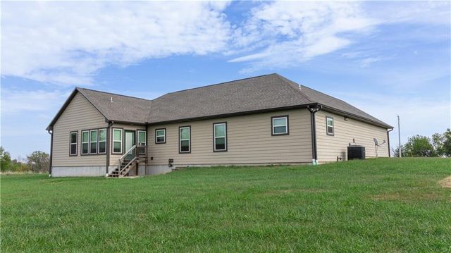 1074 NE 121st Road, Warrensburg, MO 64093