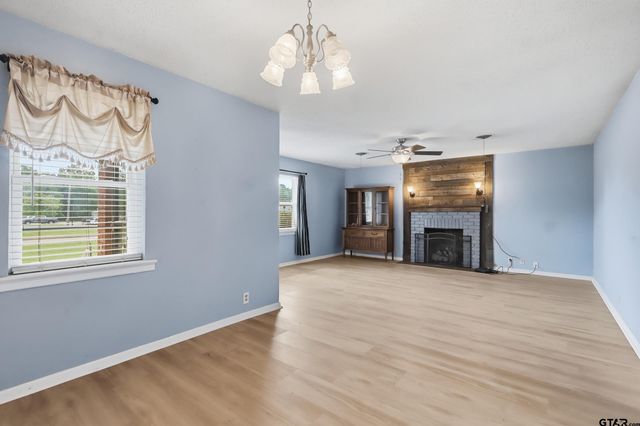 804 S Mill St, Winnsboro, TX 75494