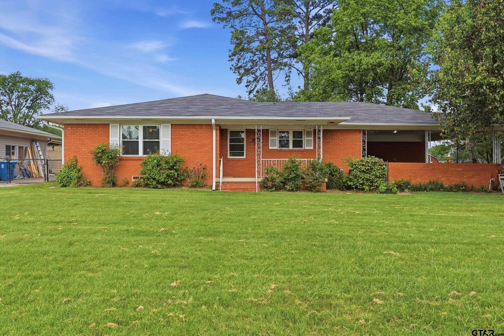 804 S Mill St, Winnsboro, TX 75494