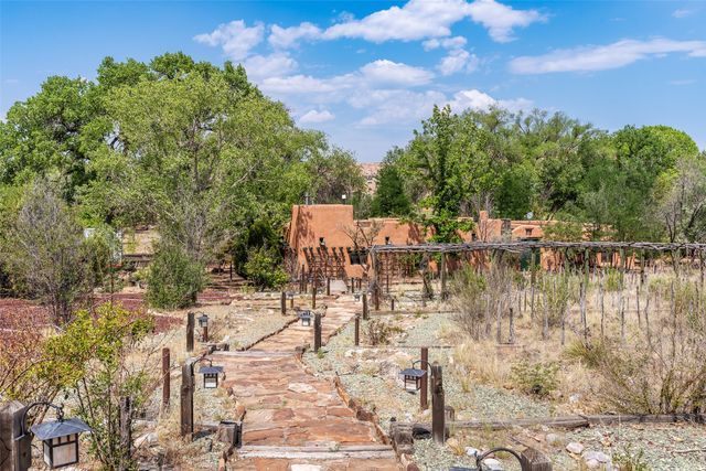 18 Destierro Trail, Pojoaque, NM 87506