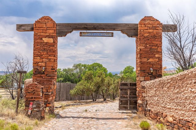 18 Destierro Trail, Pojoaque, NM 87506