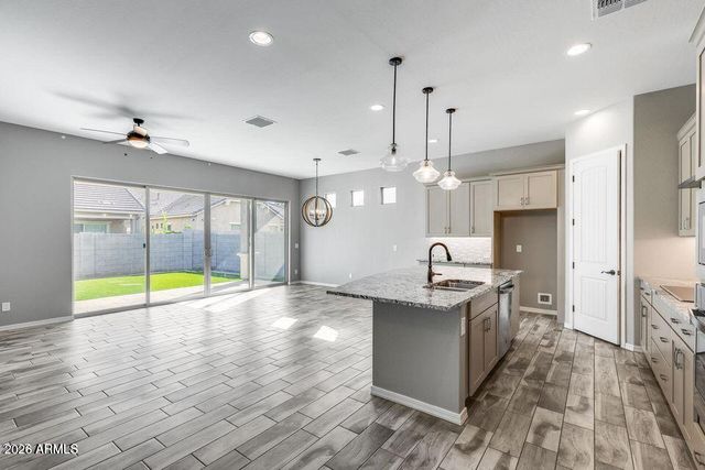 2661 S OLYMPIC Drive, Gilbert, AZ 85295