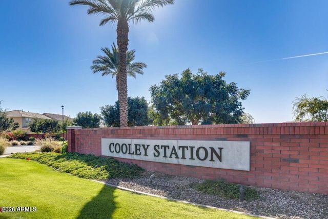 2661 S OLYMPIC Drive, Gilbert, AZ 85295