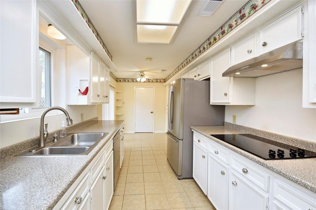 900 Chateau Place, Richmond, TX 77469