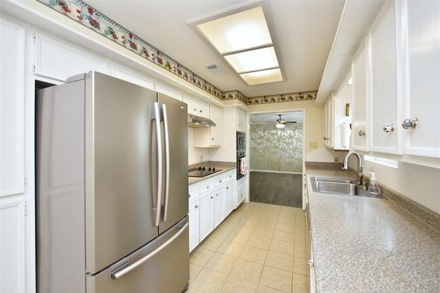 900 Chateau Place, Richmond, TX 77469