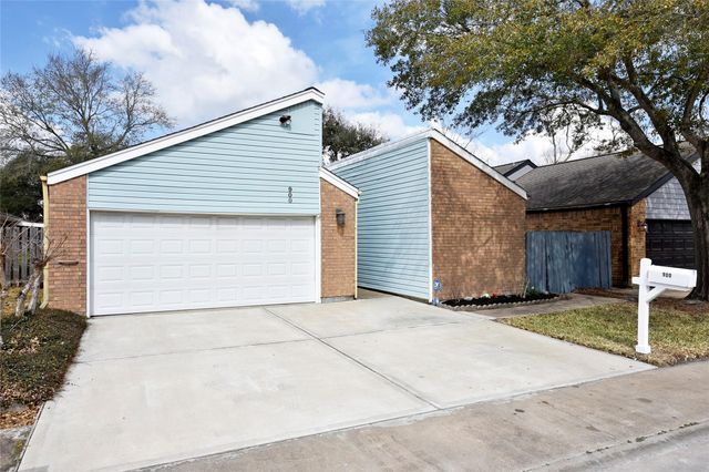 900 Chateau Place, Richmond, TX 77469