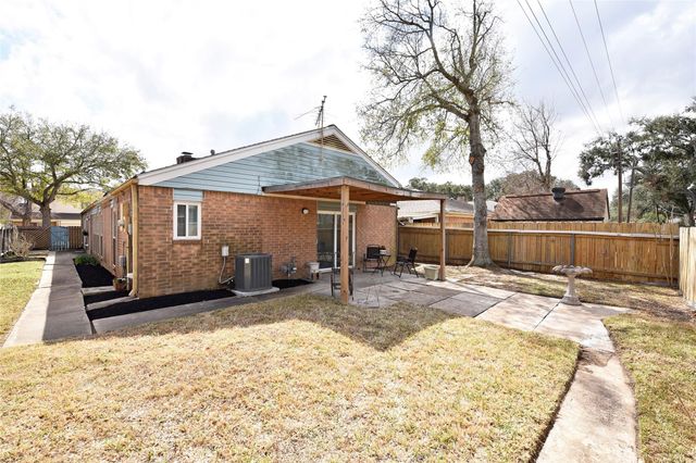 900 Chateau Place, Richmond, TX 77469