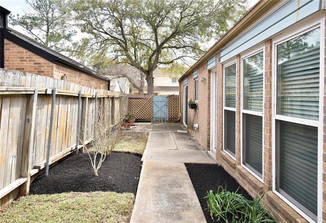 900 Chateau Place, Richmond, TX 77469