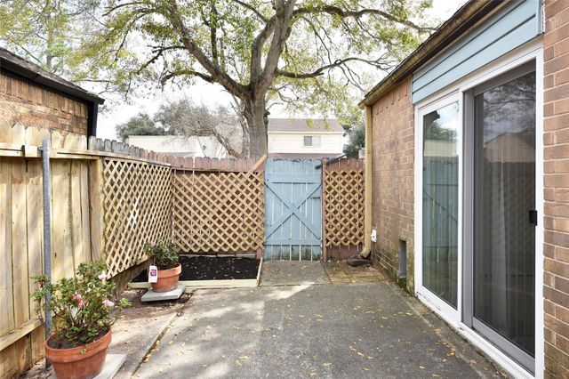 900 Chateau Place, Richmond, TX 77469