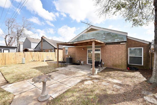 900 Chateau Place, Richmond, TX 77469