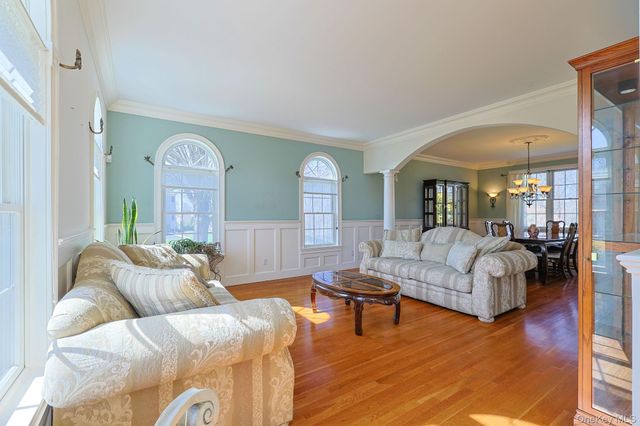 27 Kaitlin Drive, Mahopac, NY 10541