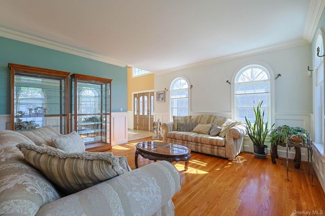 27 Kaitlin Drive, Mahopac, NY 10541