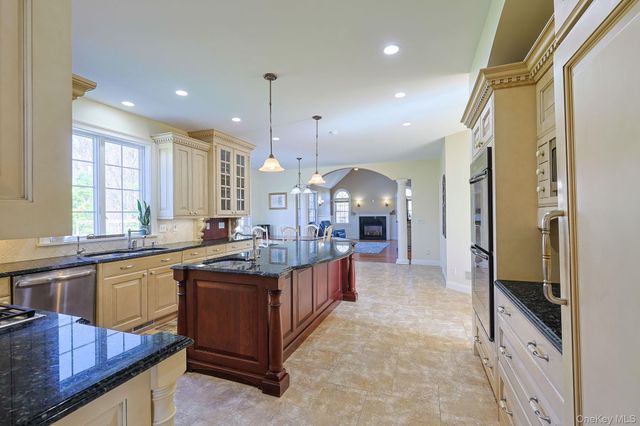 27 Kaitlin Drive, Mahopac, NY 10541