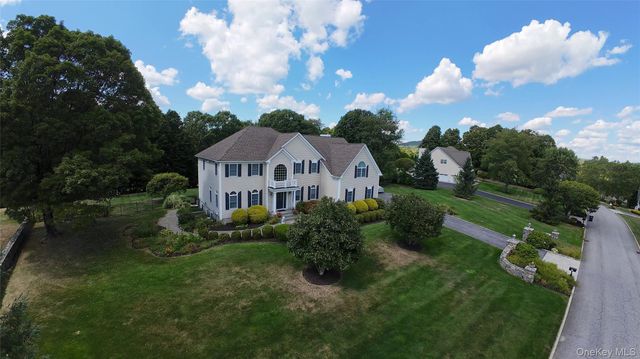 27 Kaitlin Drive, Mahopac, NY 10541