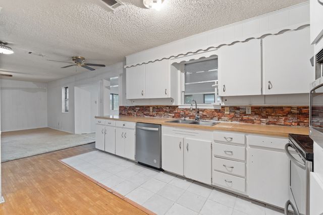 3016 E Renfro Street, Burleson, TX 76028