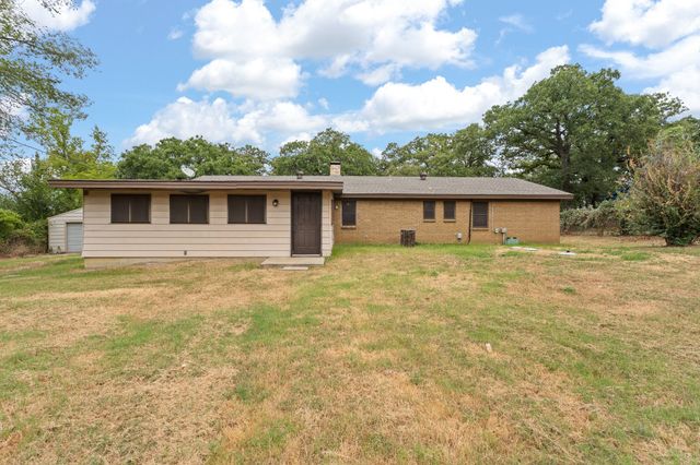 3016 E Renfro Street, Burleson, TX 76028