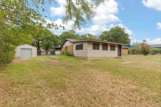 3016 E Renfro Street, Burleson, TX 76028