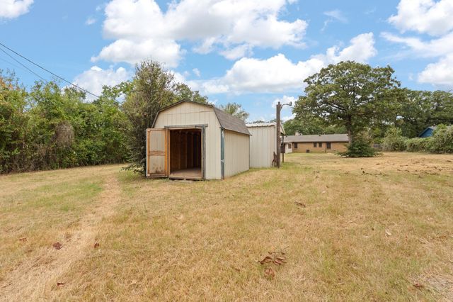 3016 E Renfro Street, Burleson, TX 76028
