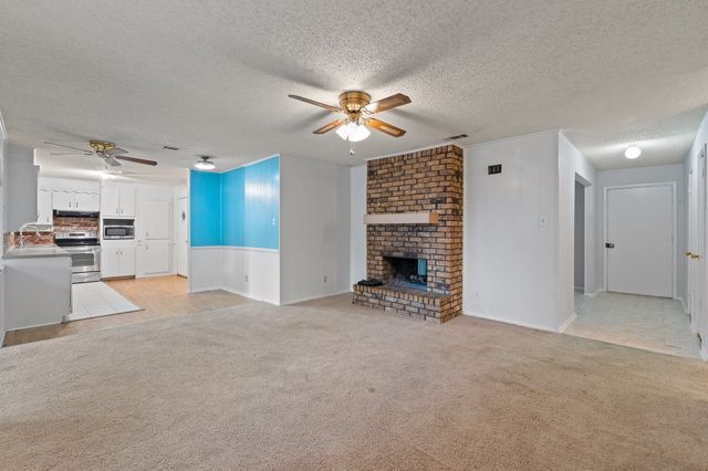 3016 E Renfro Street, Burleson, TX 76028