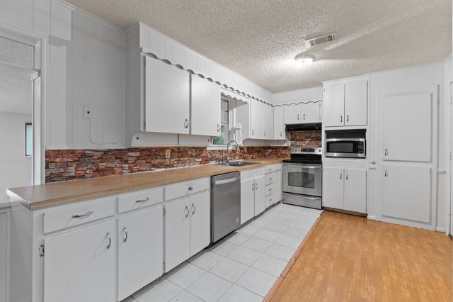 3016 E Renfro Street, Burleson, TX 76028