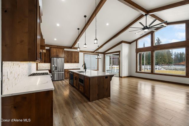 127 Backtrack RD, Sandpoint, ID 83864