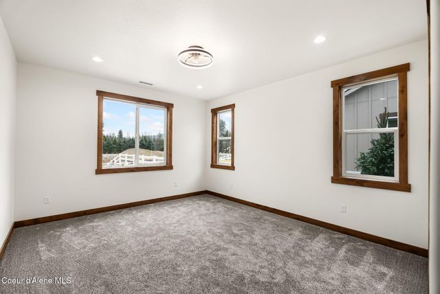 127 Backtrack RD, Sandpoint, ID 83864