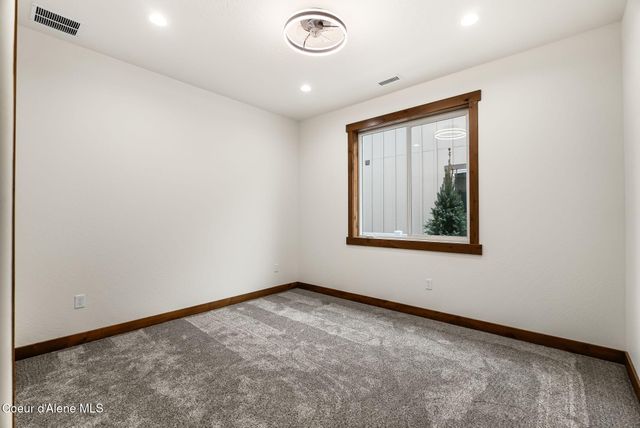 127 Backtrack RD, Sandpoint, ID 83864