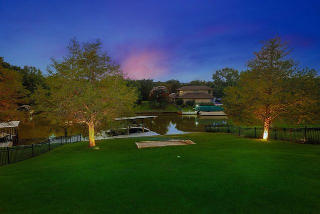 17819 S Blue Heron Circle, Montgomery, TX 77316