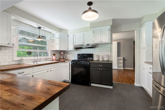 9001 Fairways Circle, Clarence, NY 14031
