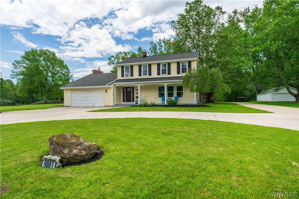 9001 Fairways Circle, Clarence, NY 14031