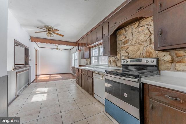 390 MARY ST, Downingtown, PA 19335