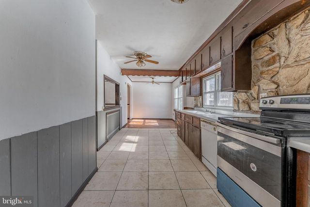 390 MARY ST, Downingtown, PA 19335