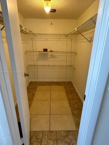 7137 Golf Colony Ct 202, Lake Worth, FL 33467