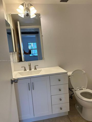 7137 Golf Colony Ct 202, Lake Worth, FL 33467