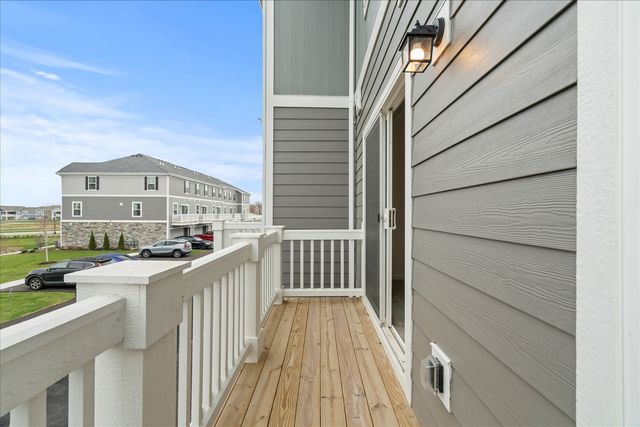 318 Basin Court, St. Charles, IL 60174