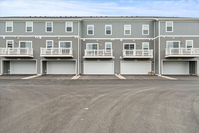 318 Basin Court, St. Charles, IL 60174