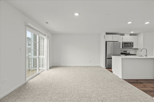 318 Basin Court, St. Charles, IL 60174
