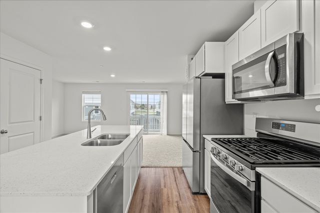318 Basin Court, St. Charles, IL 60174