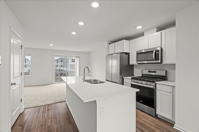 318 Basin Court, St. Charles, IL 60174