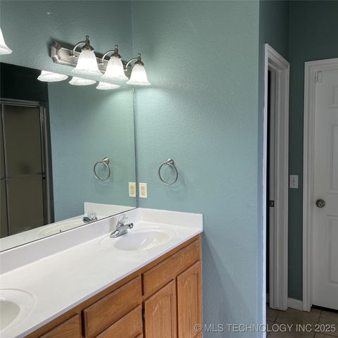 11899 S 269th East Avenue, Coweta, OK 74429