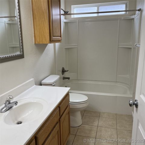 11899 S 269th East Avenue, Coweta, OK 74429