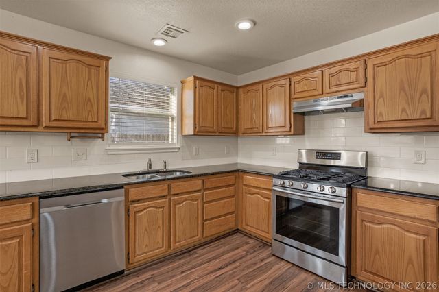 11899 S 269th East Avenue, Coweta, OK 74429